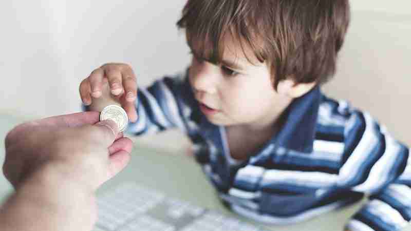 儿童摄入硬币:父母需要了解干预